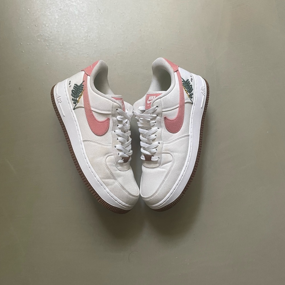 Nike Air Force 1 low catechu fig 2 white and pink low top sneakers